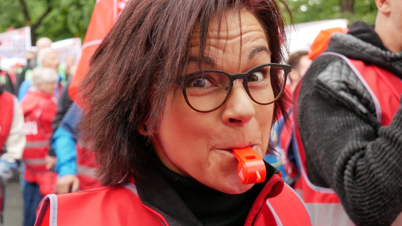 Die Allgäuer Teilnehmer*innen bei der verhandlungsbegleitenden Aktion in Nürnberg am 15.09.2022