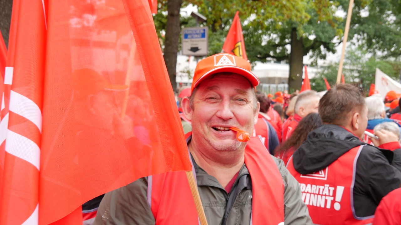 Die Allgäuer Teilnehmer*innen bei der verhandlungsbegleitenden Aktion in Nürnberg am 15.09.2022