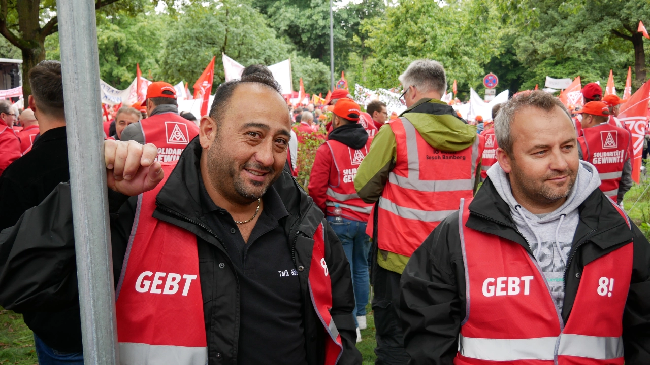 Die Allgäuer Teilnehmer*innen bei der verhandlungsbegleitenden Aktion in Nürnberg am 15.09.2022