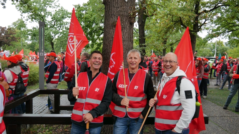 Die Allgäuer Teilnehmer*innen bei der verhandlungsbegleitenden Aktion in Nürnberg am 15.09.2022