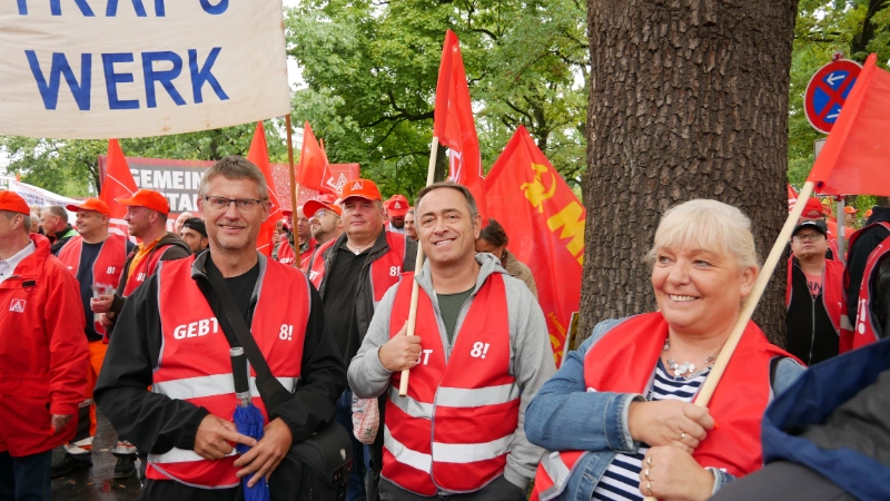 Die Allgäuer Teilnehmer*innen bei der verhandlungsbegleitenden Aktion in Nürnberg am 15.09.2022