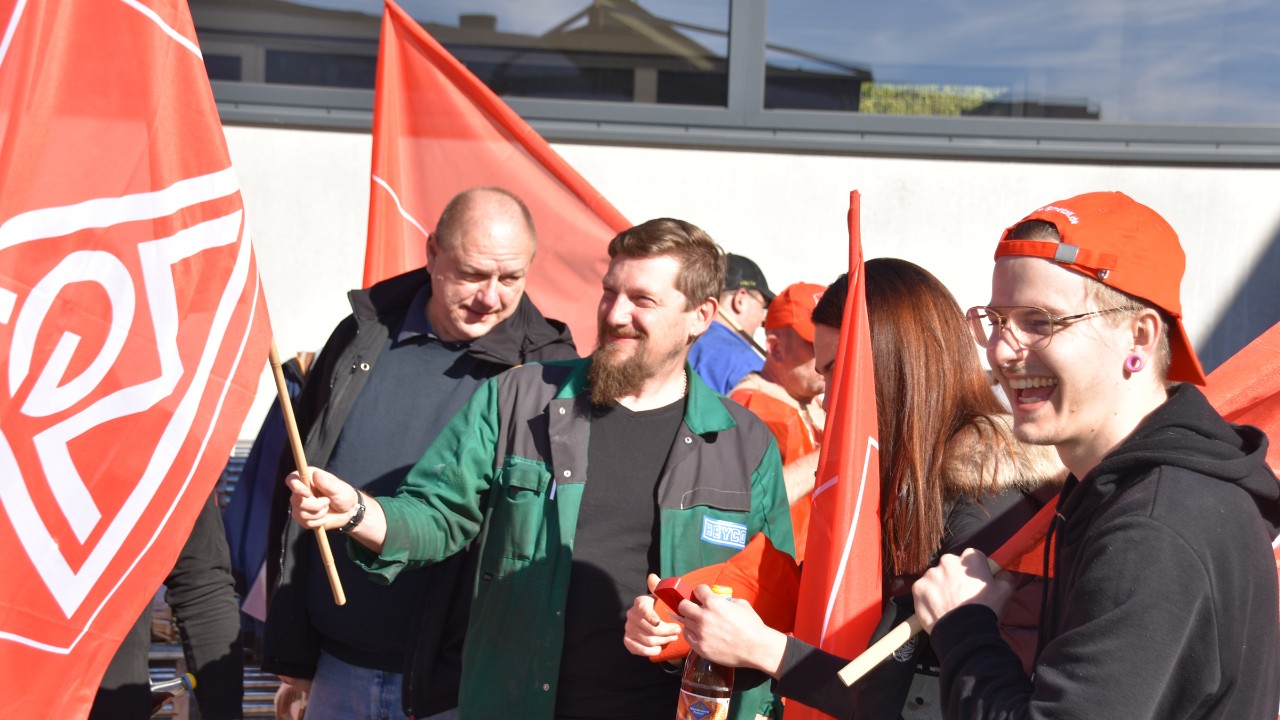 Warnstreik bei Heyco in Tittling am 20.10.21 anlässlich der Tarifrunde Holz- und Kunststoff 2021
